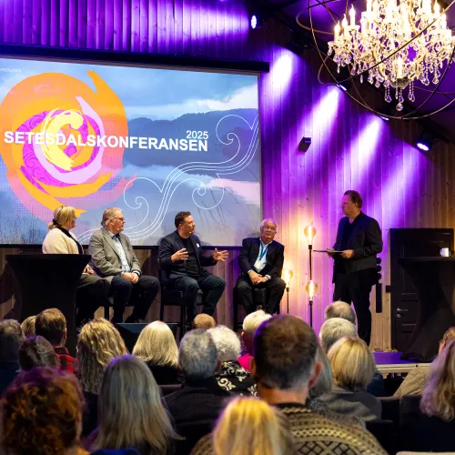 Bilde fra konferanse på Hovdestøylen