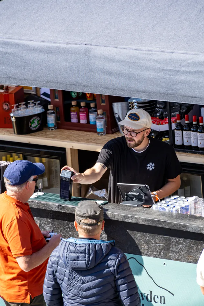 Bartender på Hovden Fjellfestival