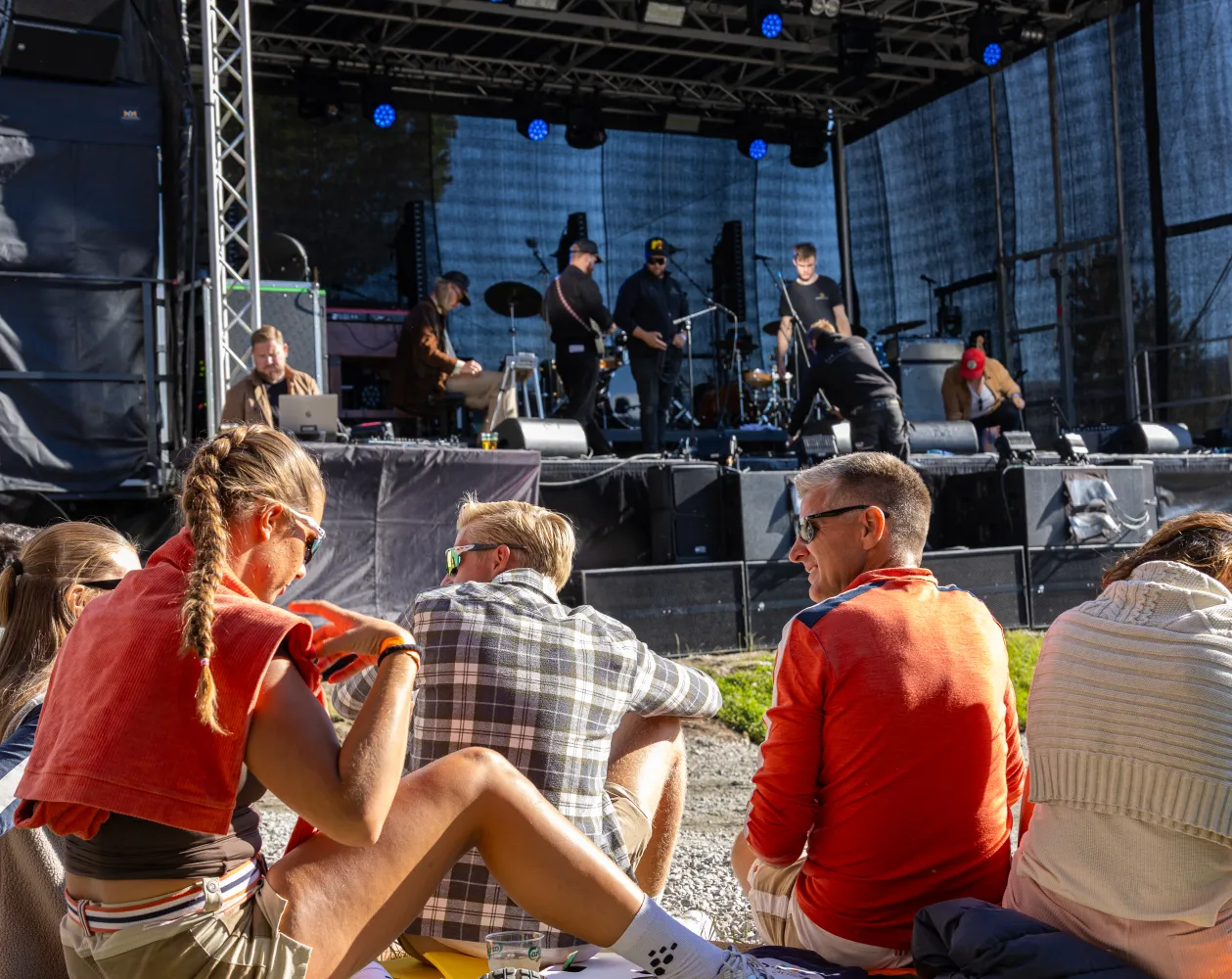 Koser seg på Hovden Fjellfestival