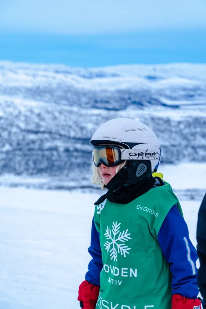 Portrettbilde av barn i gruppeskiskolen