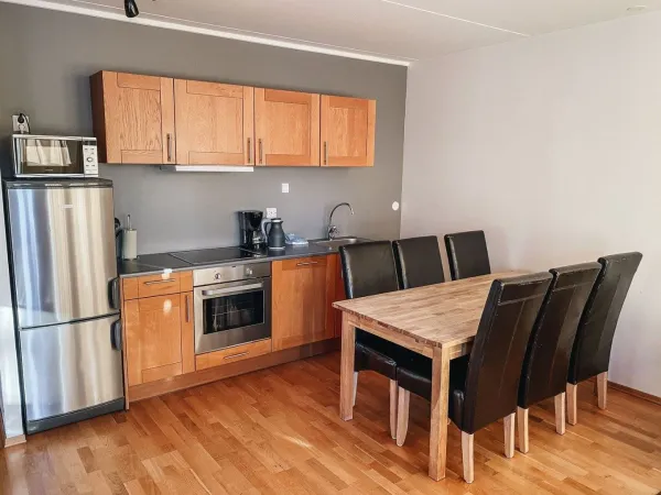 6 bed apartment