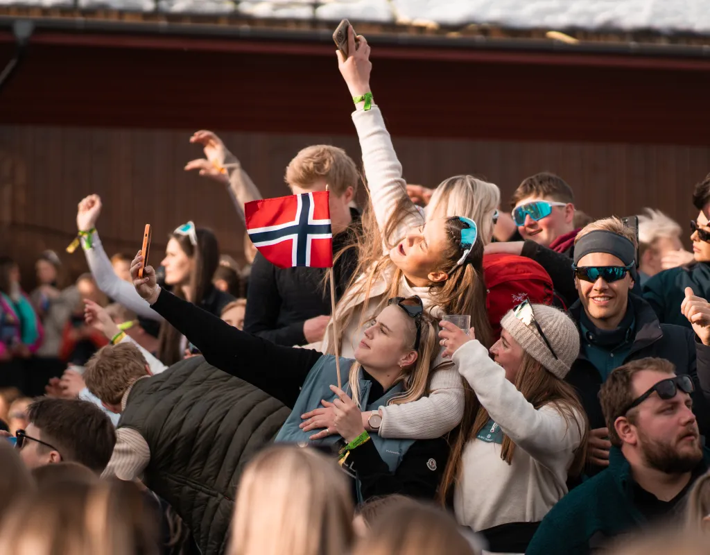 Folk som koser deg på konsert ute på Offpiste